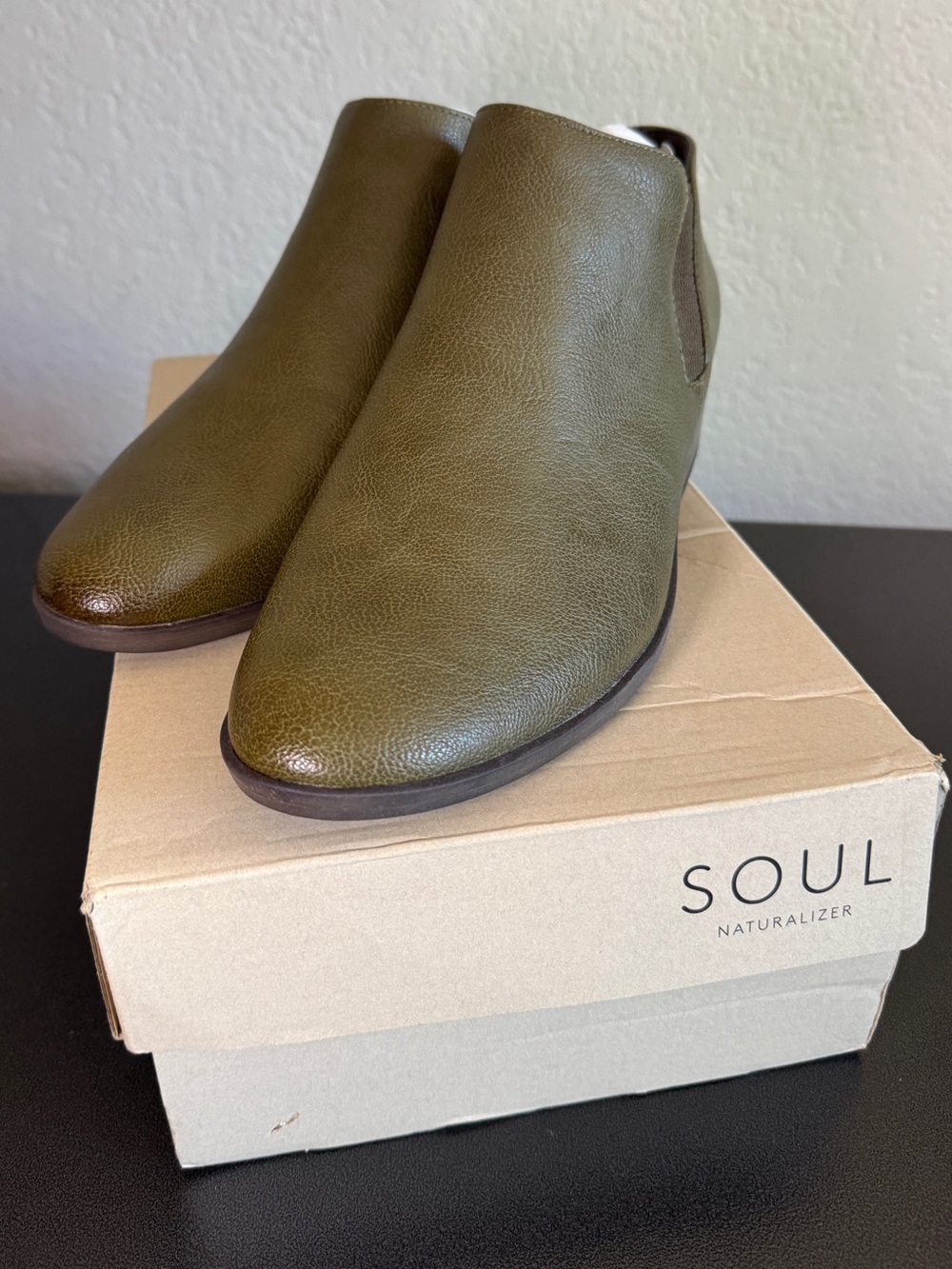 NEW 10 WIDE Soul Naturalizer Moss Green Ankle Boots